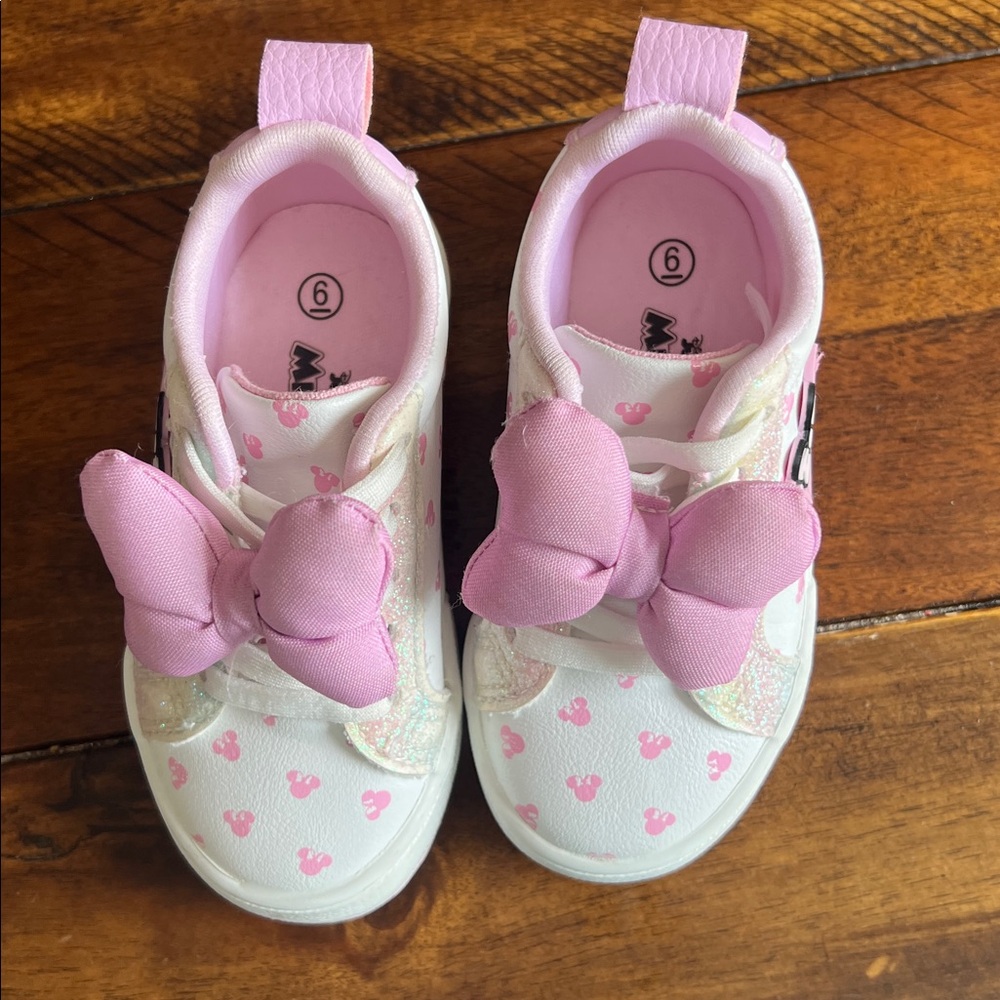 Ground Up Minnie Mouse Bow Court Sneaker - Picture 3 of 4